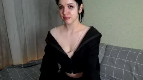 Mia online show from April 2, 1:42 pm