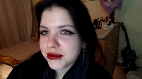 Mia online show from April 19, 2:27 pm