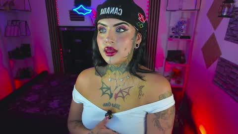 Snapshot of ink_nikky chatting on May 20, 3:24 am I AM NIKKY online show from May 20, 3:24 am
