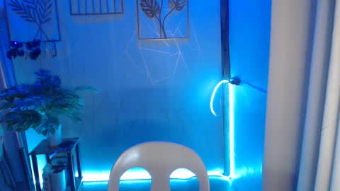 Snapshot of innocent_neil143 chatting on December 13, 2:54 am Neil online show from December 13, 2:54 am