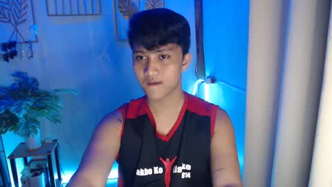 Snapshot of innocent_neil143 chatting on December 16, 10:29 am Neil online show from December 16, 10:29 am