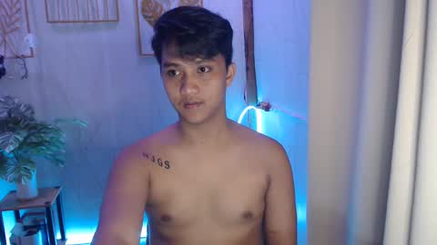 Snapshot of innocent_neil143 chatting on December 17, 5:07 am Neil online show from December 17, 5:07 am