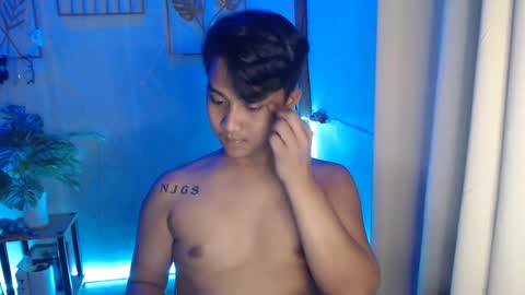 Snapshot of innocent_neil143 chatting on December 17, 8:45 am Neil online show from December 17, 8:45 am