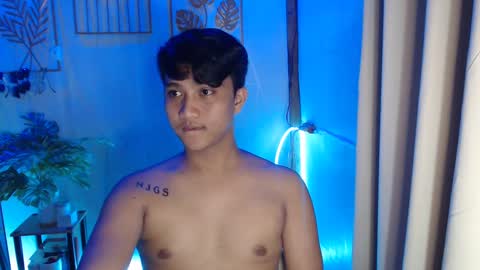 Snapshot of innocent_neil143 chatting on December 19, 6:23 am Neil online show from December 19, 6:23 am