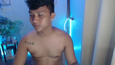 Snapshot of innocent_neil143 chatting on January 19, 10:17 pm Neil online show from January 19, 10:17 pm