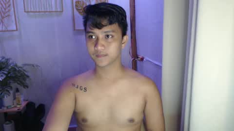 Snapshot of innocent_neil143 chatting on January 28, 7:43 am Neil online show from January 28, 7:43 am
