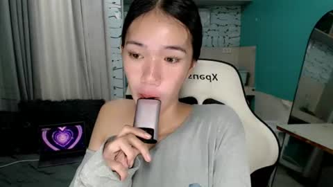 Snapshot of innocent_reign69 chatting on July 13, 5:05 pm Reign online show from July 13, 5:05 pm