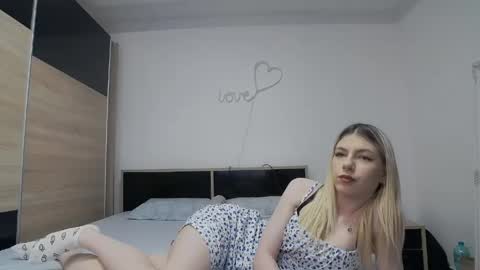 Snapshot of innocentangel2 chatting on May 27, 7:11 pm innocentangel2 online show from May 27, 7:11 pm