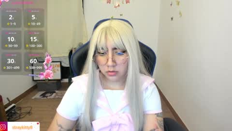 Luna        online show from April 10, 10:36 pm