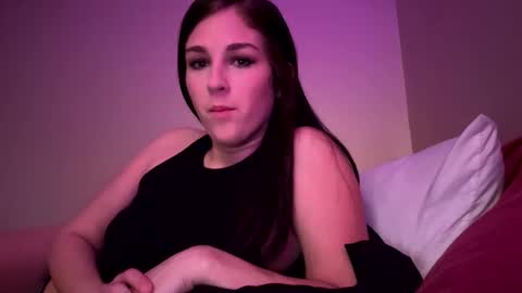 innocentlilsarah online show from February 7, 4:16 am
