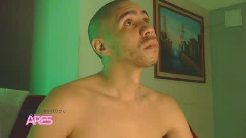 Snapshot of innocentsweetboy chatting on February 26, 12:36 pm Aaron online show from February 26, 12:36 pm