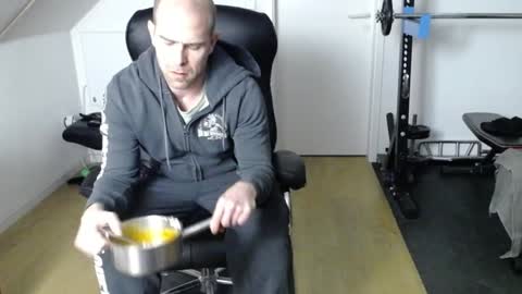 Snapshot of insanemaxxx chatting on December 12, 6:42 pm insanemaxxx online show from December 12, 6:42 pm