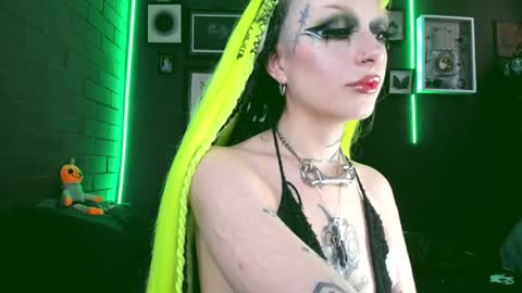 Snapshot of insania_999 chatting on December 6, 5:33 pm SANIA online show from December 6, 5:33 pm