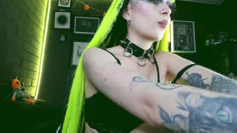 Snapshot of insania_999 chatting on December 9, 10:30 pm SANIA online show from December 9, 10:30 pm