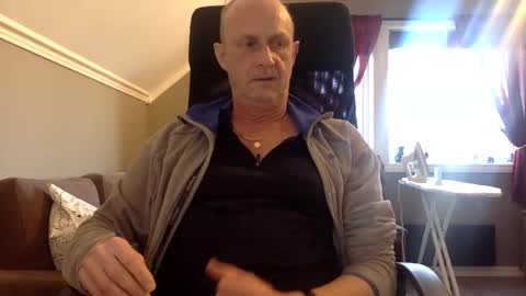 Snapshot of insignia20 chatting on December 17, 11:39 am insignia20 online show from December 17, 11:39 am