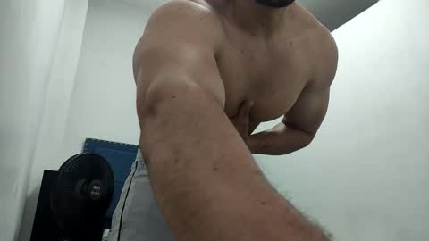 Snapshot of insistente chatting on December 2, 5:52 pm INSTAGRAM camilodlx online show from December 2, 5:52 pm