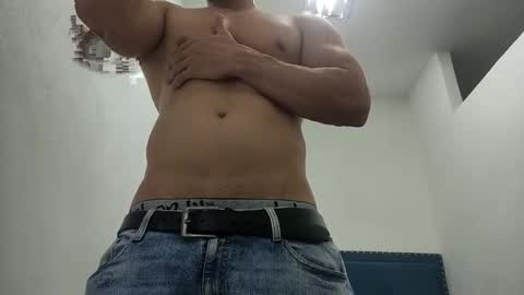 Snapshot of insistente chatting on December 16, 7:30 pm INSTAGRAM camilodlx online show from December 16, 7:30 pm