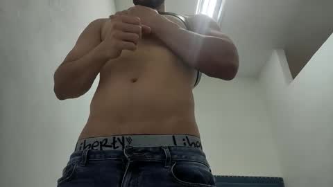 Snapshot of insistente chatting on December 17, 3:29 pm INSTAGRAM camilodlx online show from December 17, 3:29 pm