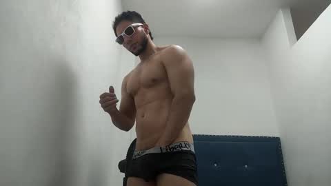 Snapshot of insistente chatting on December 19, 4:25 pm INSTAGRAM camilodlx online show from December 19, 4:25 pm