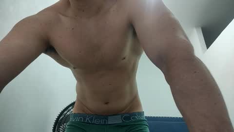 Snapshot of insistente chatting on February 5, 11:37 am INSTAGRAM camilodlx online show from February 5, 11:37 am