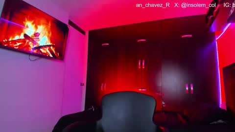 Snapshot of insolemnia chatting on October 18, 8:15 am Brayan Chavez online show from October 18, 8:15 am