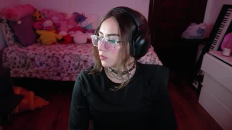 invisibledollx online show from June 5, 3:35 am