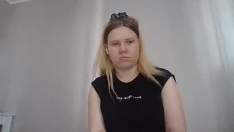 Lola online show from June 21, 9:34 am