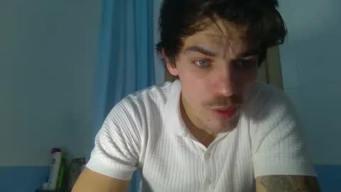Snapshot of ipaulsoy chatting on December 15, 8:25 pm Paul online show from December 15, 8:25 pm