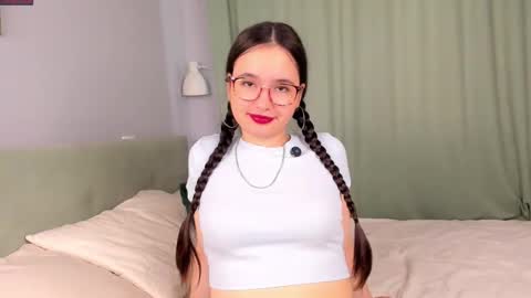 Mia online show from October 2, 1:23 am
