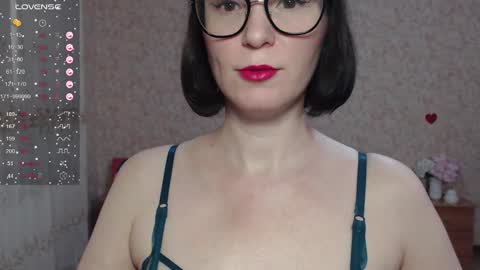 IrenLarasani online show from September 26, 6:39 am