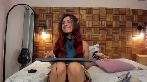 Iris Rosse online show from January 14, 12:00 am