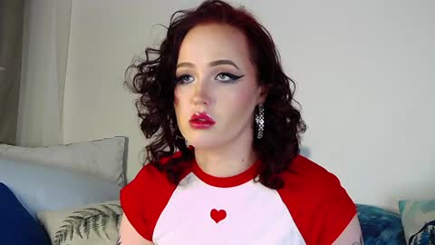 Snapshot of irinaart chatting on December 15, 4:04 pm Irina online show from December 15, 4:04 pm