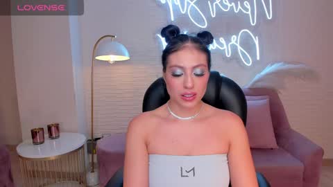 Snapshot of irinaportman chatting on December 12, 3:21 am Irina online show from December 12, 3:21 am