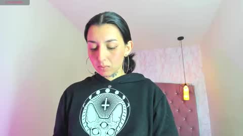 iris_77 online show from November 6, 7:04 pm