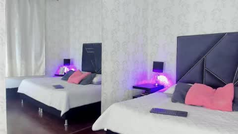 Queen Iris online show from November 27, 3:25 pm