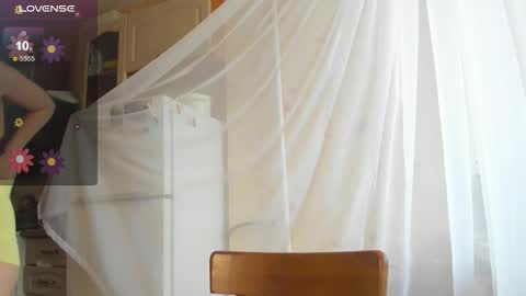 Snapshot of iris_crispy chatting on November 12, 8:04 am Iris online show from November 12, 8:04 am