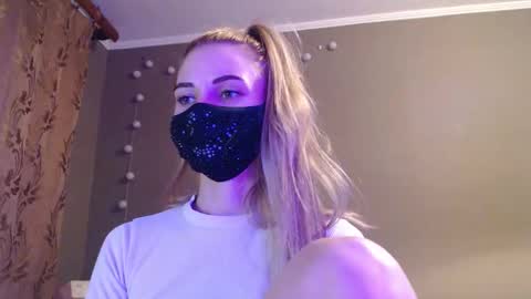 Snapshot of iris_lave chatting on September 15, 4:18 pm Lily online show from September 15, 4:18 pm
