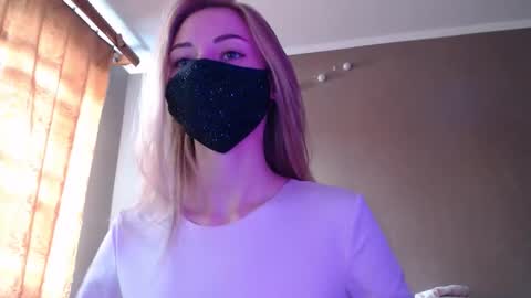 Snapshot of iris_lave chatting on September 18, 10:28 am Lily online show from September 18, 10:28 am