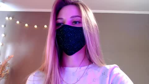 Snapshot of iris_lave chatting on May 2, 2:44 pm Lily online show from May 2, 2:44 pm
