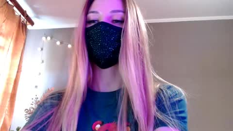 Snapshot of iris_lave chatting on May 4, 2:24 pm Lily online show from May 4, 2:24 pm