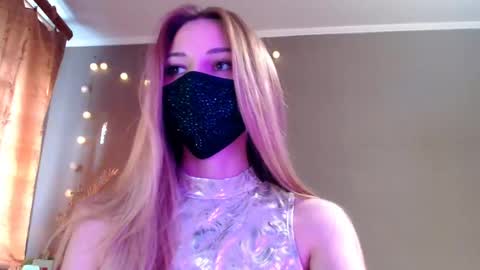 Snapshot of iris_lave chatting on May 11, 4:04 pm Lily online show from May 11, 4:04 pm