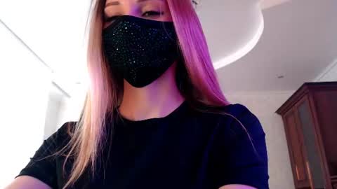 Snapshot of iris_lave chatting on June 8, 4:40 pm Lily online show from June 8, 4:40 pm