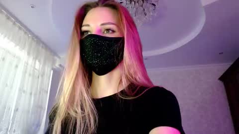 Snapshot of iris_lave chatting on June 13, 2:15 pm Lily online show from June 13, 2:15 pm