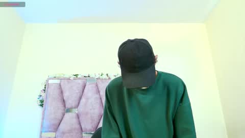 Snapshot of iris_mandarinne chatting on December 15, 4:33 pm Iris online show from December 15, 4:33 pm