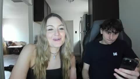Snapshot of iris_roslin chatting on April 19, 12:33 am Iris 3 online show from April 19, 12:33 am