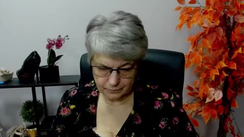 I R I S online show from December 5, 8:11 am