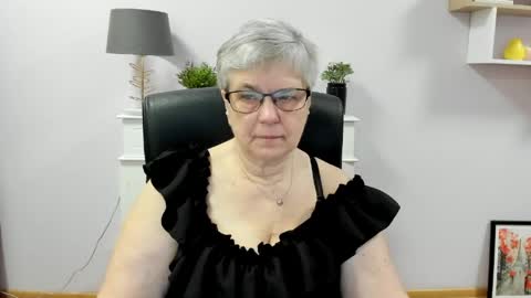 Snapshot of iris_xdesire chatting on June 2, 6:04 am I R I S online show from June 2, 6:04 am