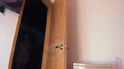 iris online show from March 8, 8:51 am