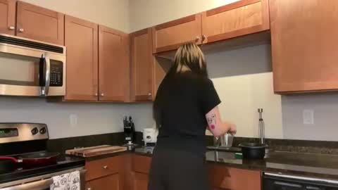 irissweets online show from April 9, 3:17 am