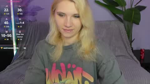 Snapshot of iron_adele chatting on April 9, 2:44 am Iron Adele online show from April 9, 2:44 am